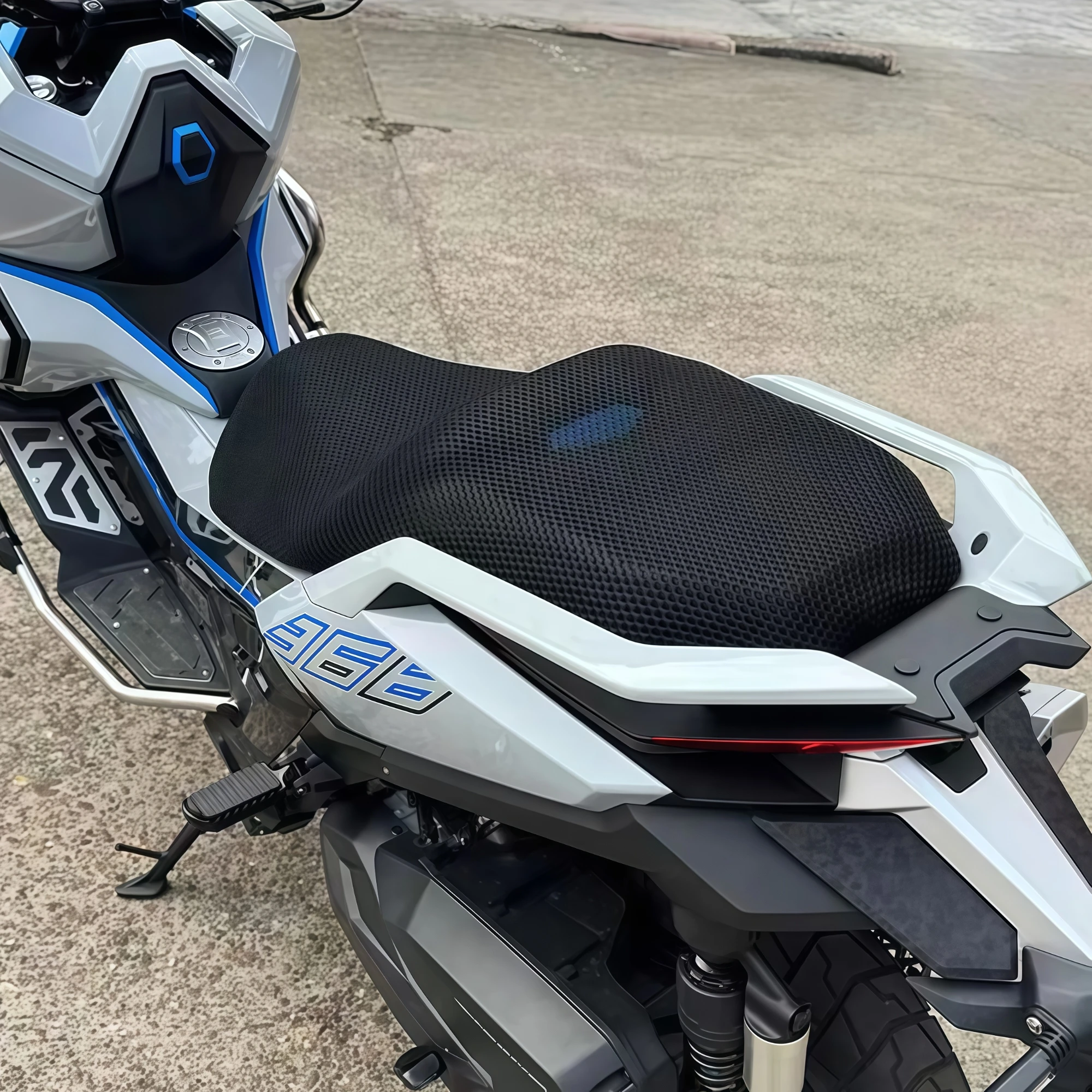 For motorcycle honeycomb seat cover suitable for ZONTES 368G sun protection seat cushion cover heat insulation breathable ventil - Image 2