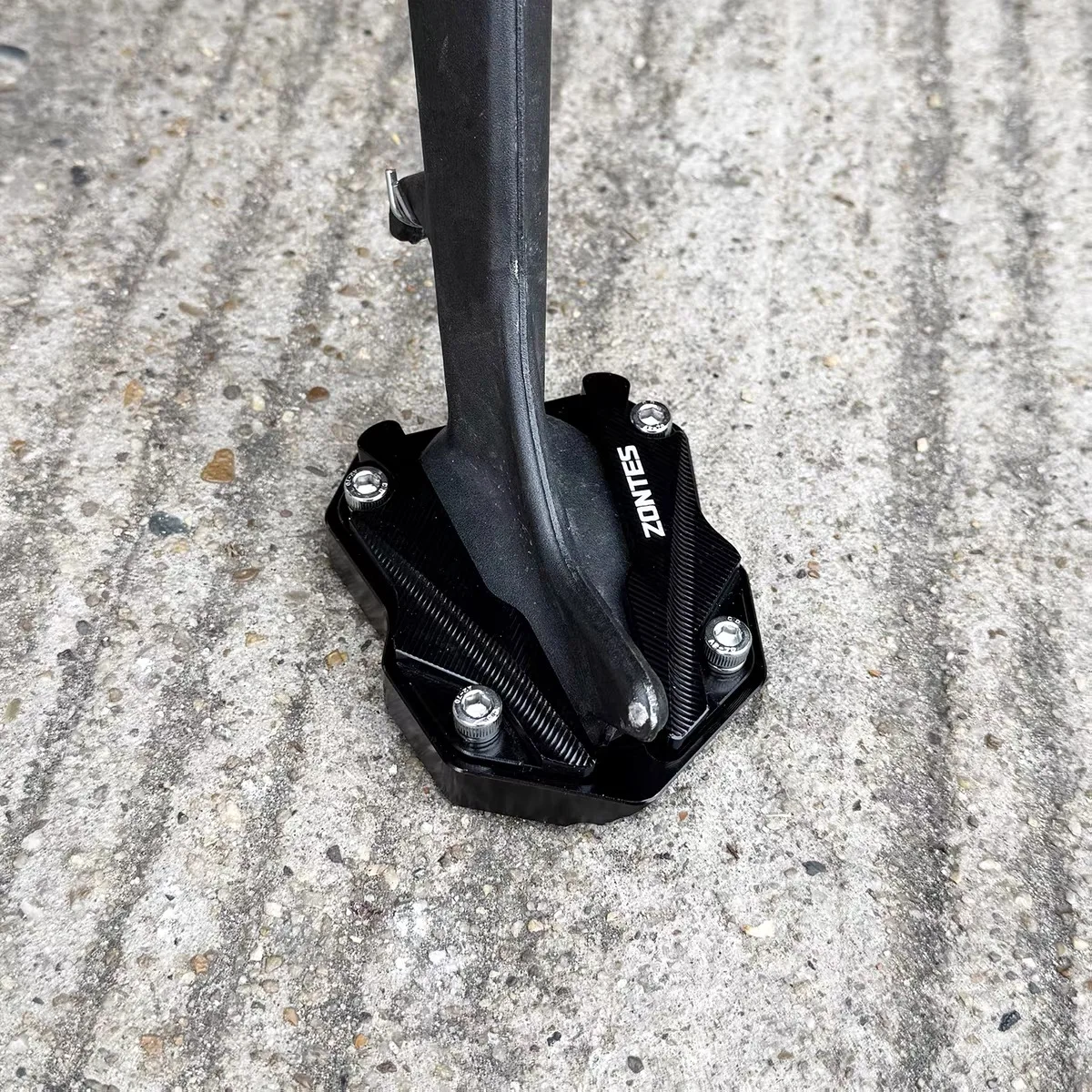 For ZONTES 2026 703F model, heightened and widened anti-slip side support pads/side feet for ZT703-F side bracket modification. - Image 2