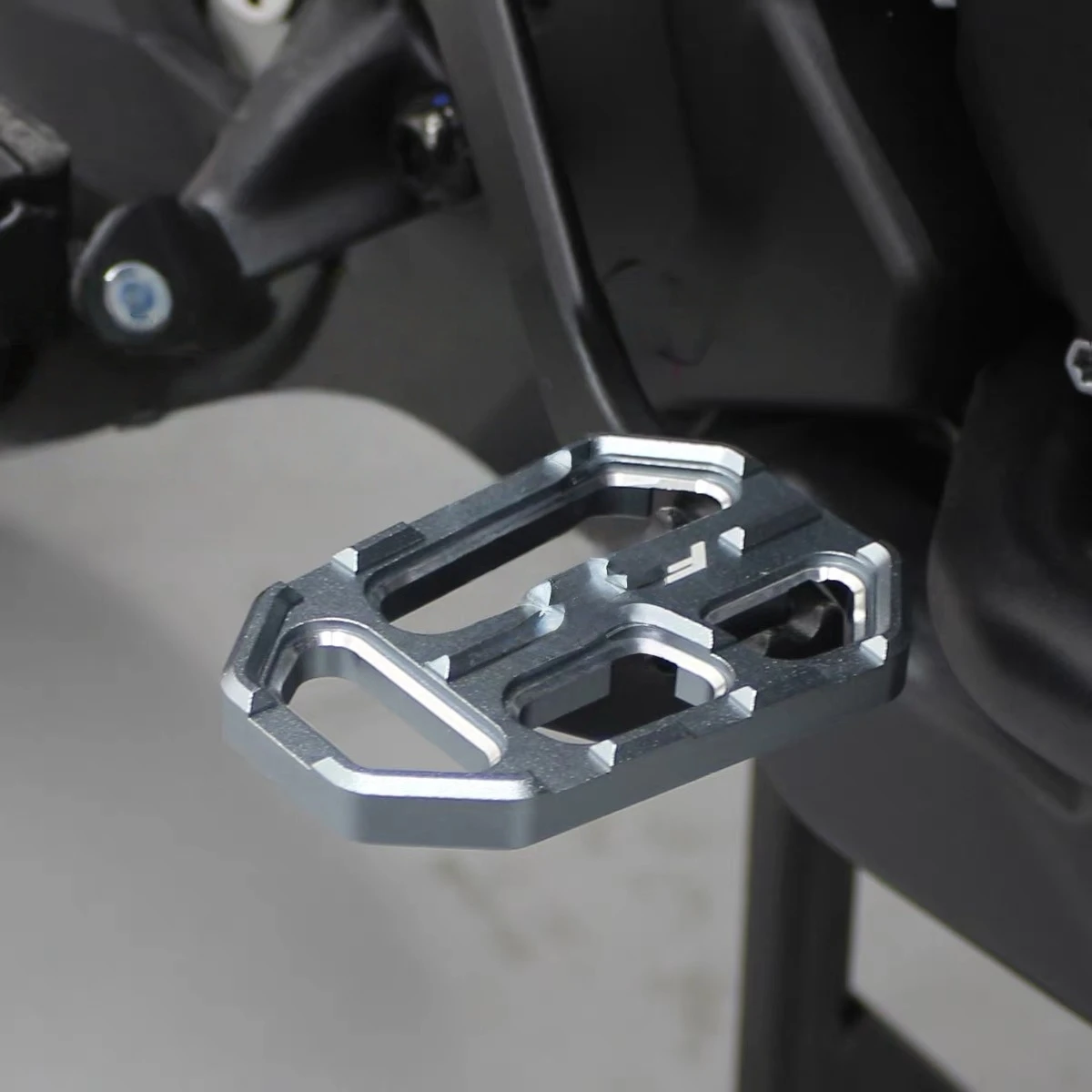 FOR ZONTES 703F 2025 Retrofit: Enlarged Brake Pedals, Extended and Widened Anti-Slip Foot Pads - Image 5